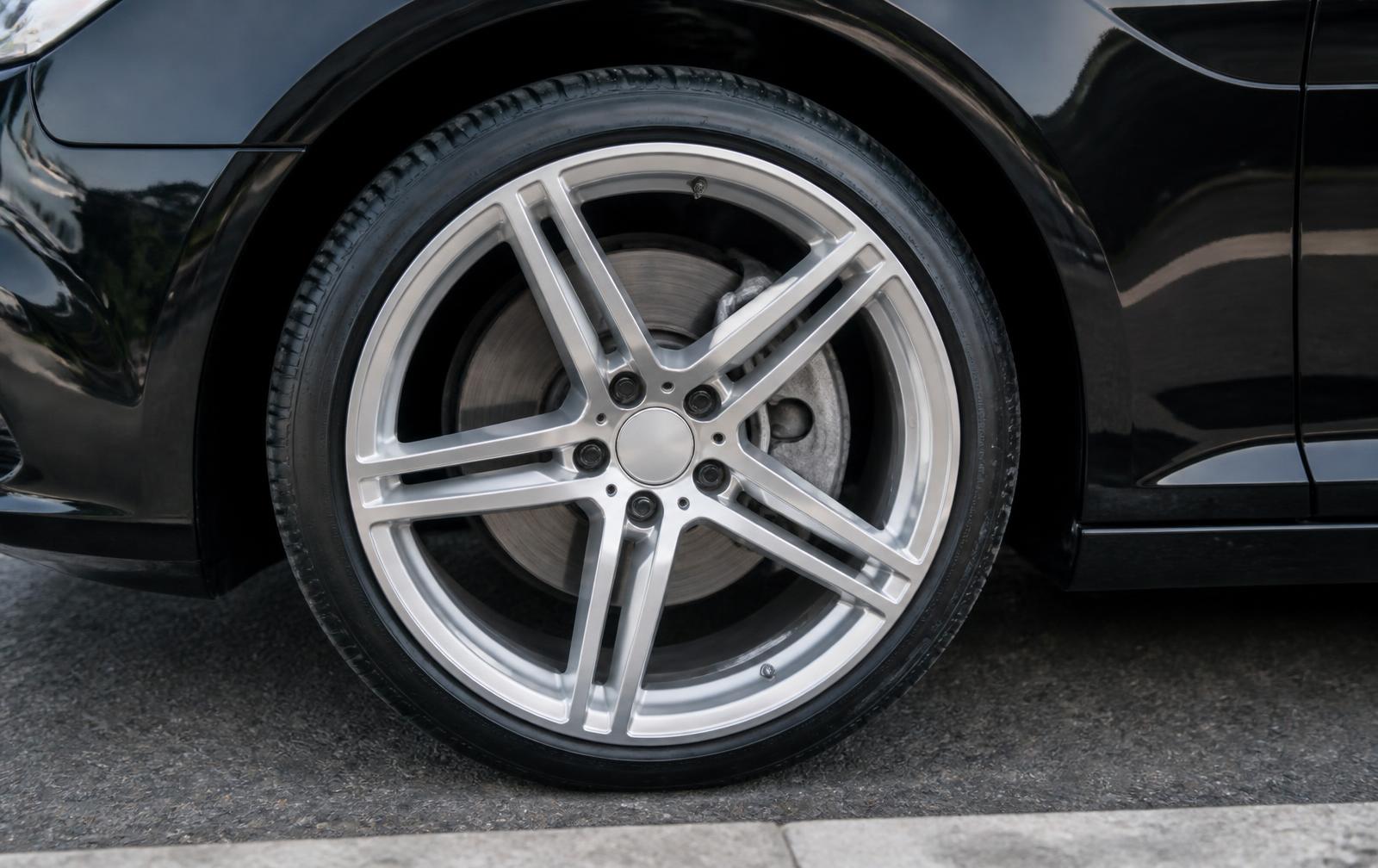 Diamond cut alloy wheel before and after kerb damage refurbishment — after
