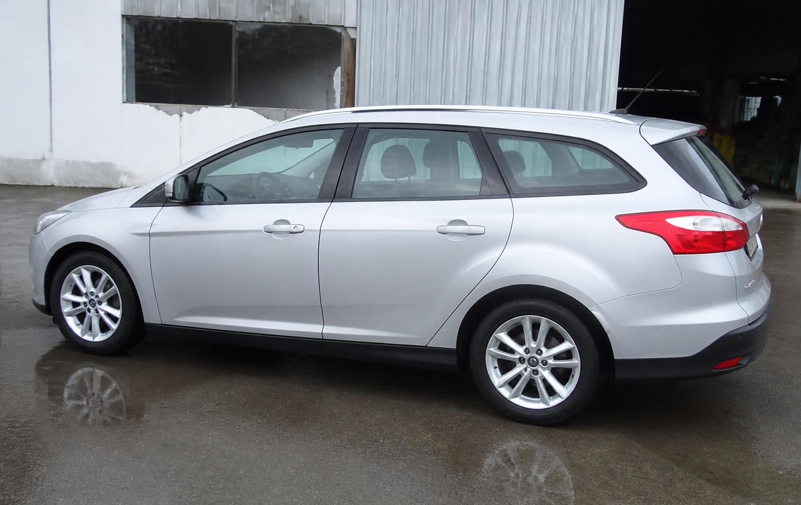 Silver Ford Focus estate doors before and after scratch repair — after